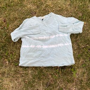 Universal thread crewneck